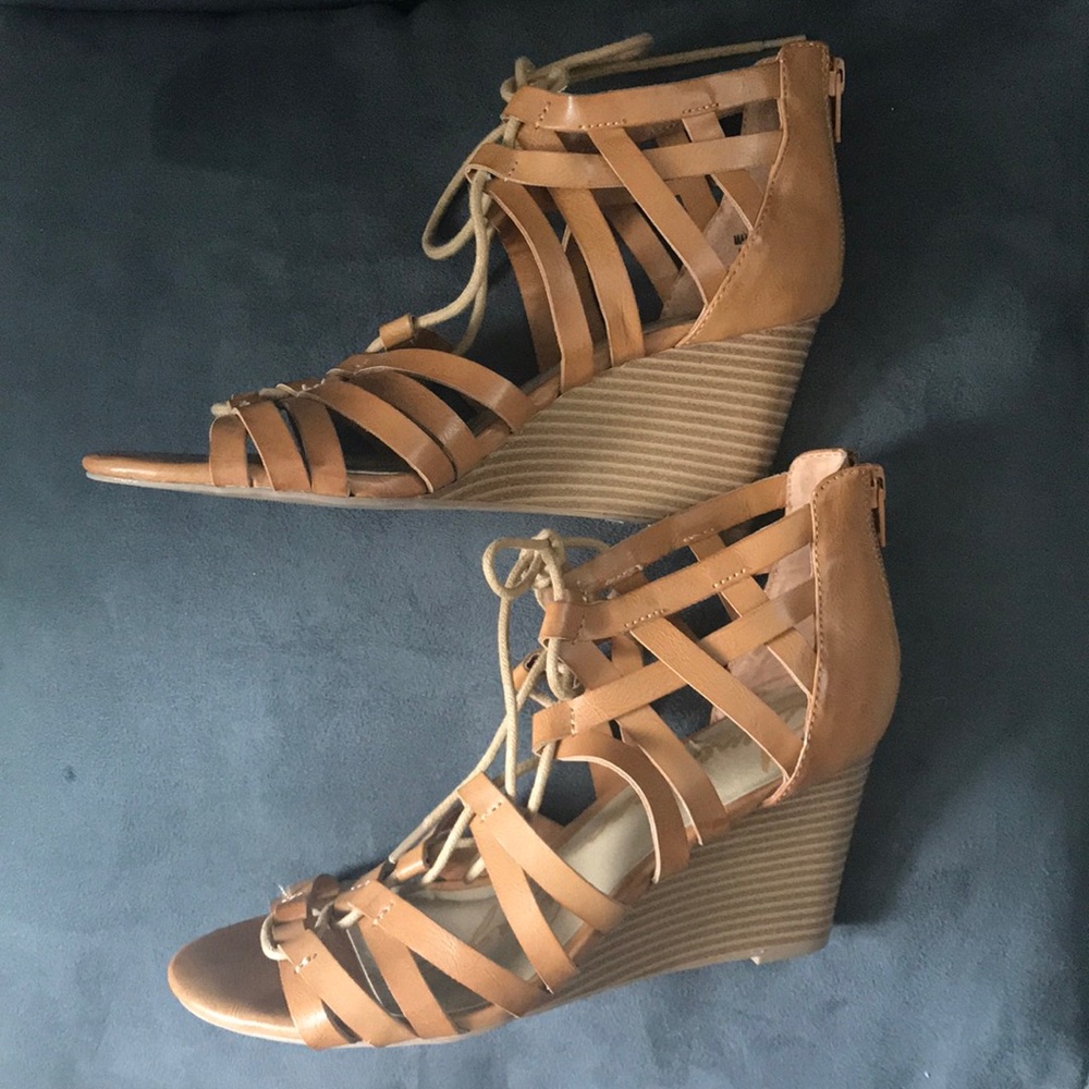 American Rag Gladiator Wedge Sandal Sz 7 Like New!
